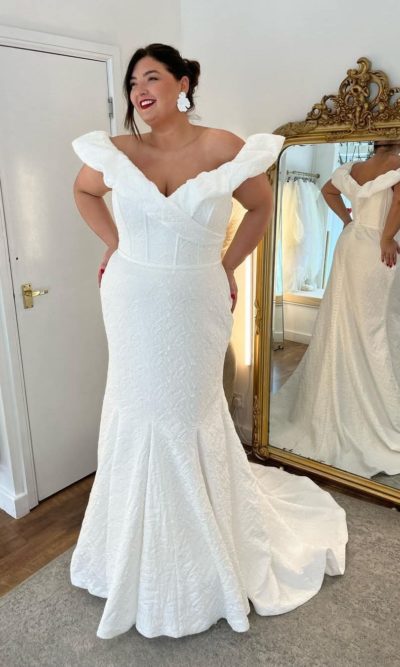 Hera Couture - Isidora Curve