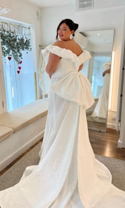 Alternative view of Hera Couture - Isidora Curve