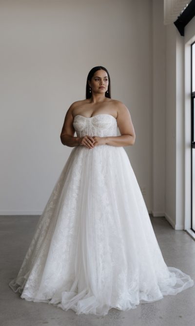 Alternative view of Hera Couture - Amelia Curve