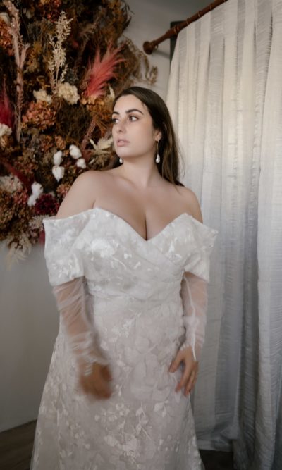 Alternative view of Hera Couture - Cassi Lace Curve