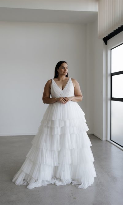 Alternative view of Hera Couture - Le Lilac Curve