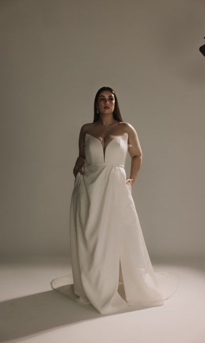 Alternative view of Hera Couture - Alexandra Curve